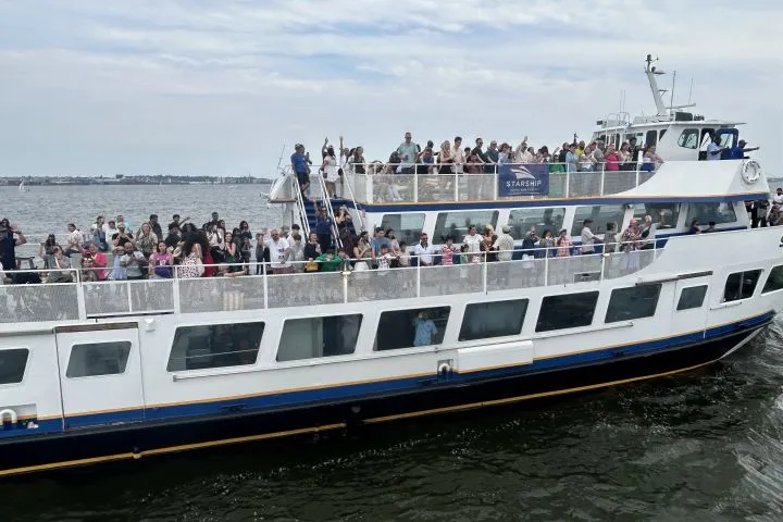 Starship East River 60 Min Sightseeing Cruise