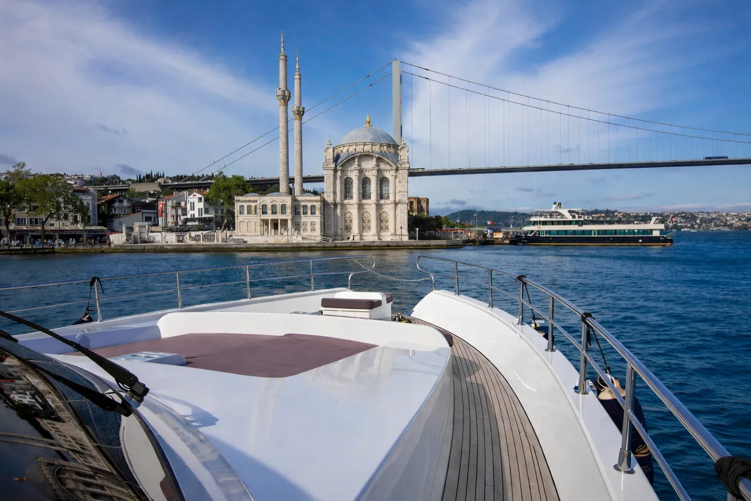 Dolmabahce Palace Tour and Bosphorus Yacht Cruise